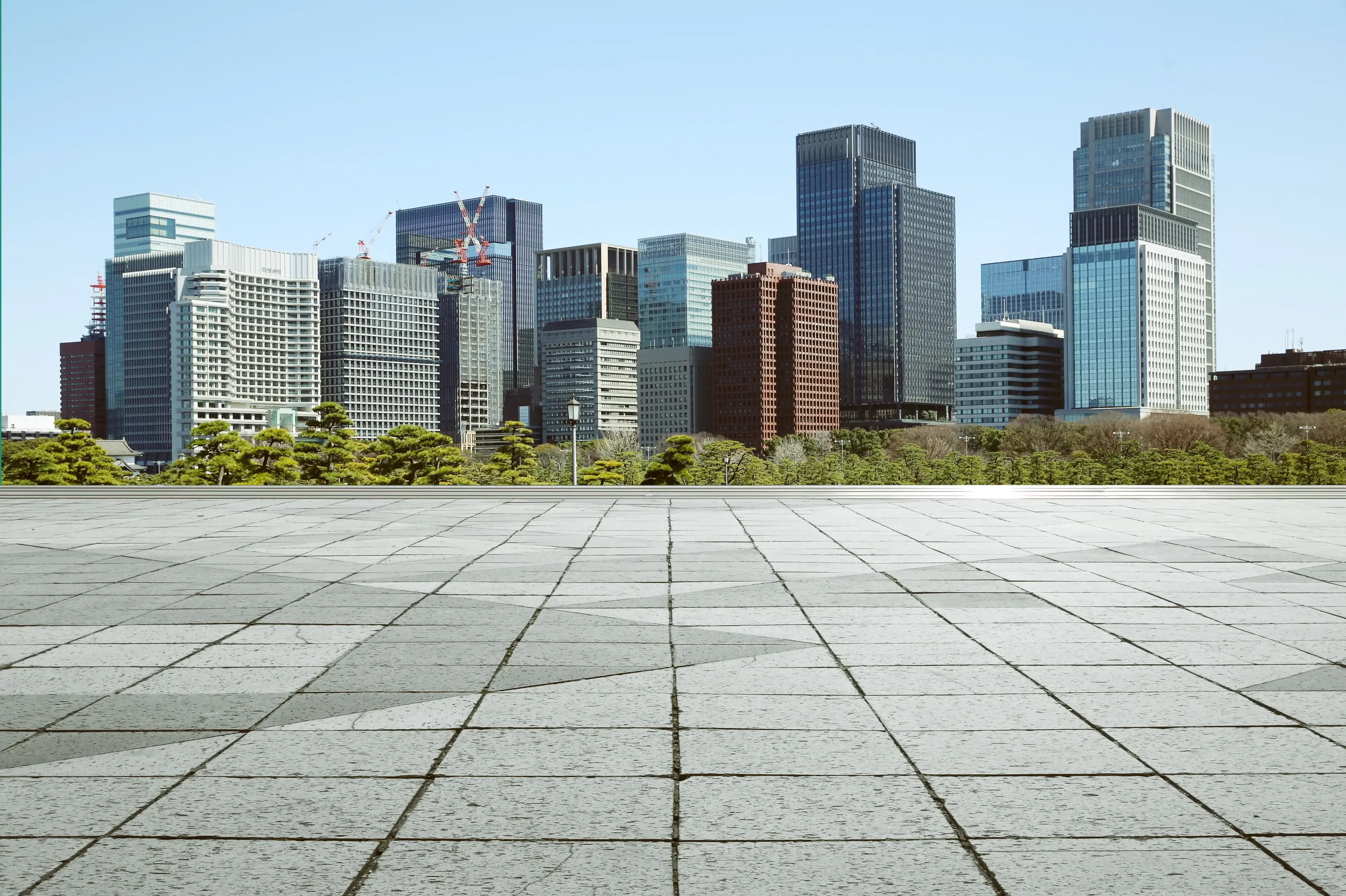 cropped-empty-marble-floor-with-cityscape-and-skyline-in-clear-blue-sky-SBI-301985828-1.webp